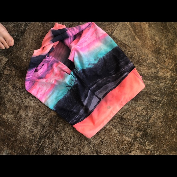 Lululemon beachscape leggings 4 - Picture 2 of 2